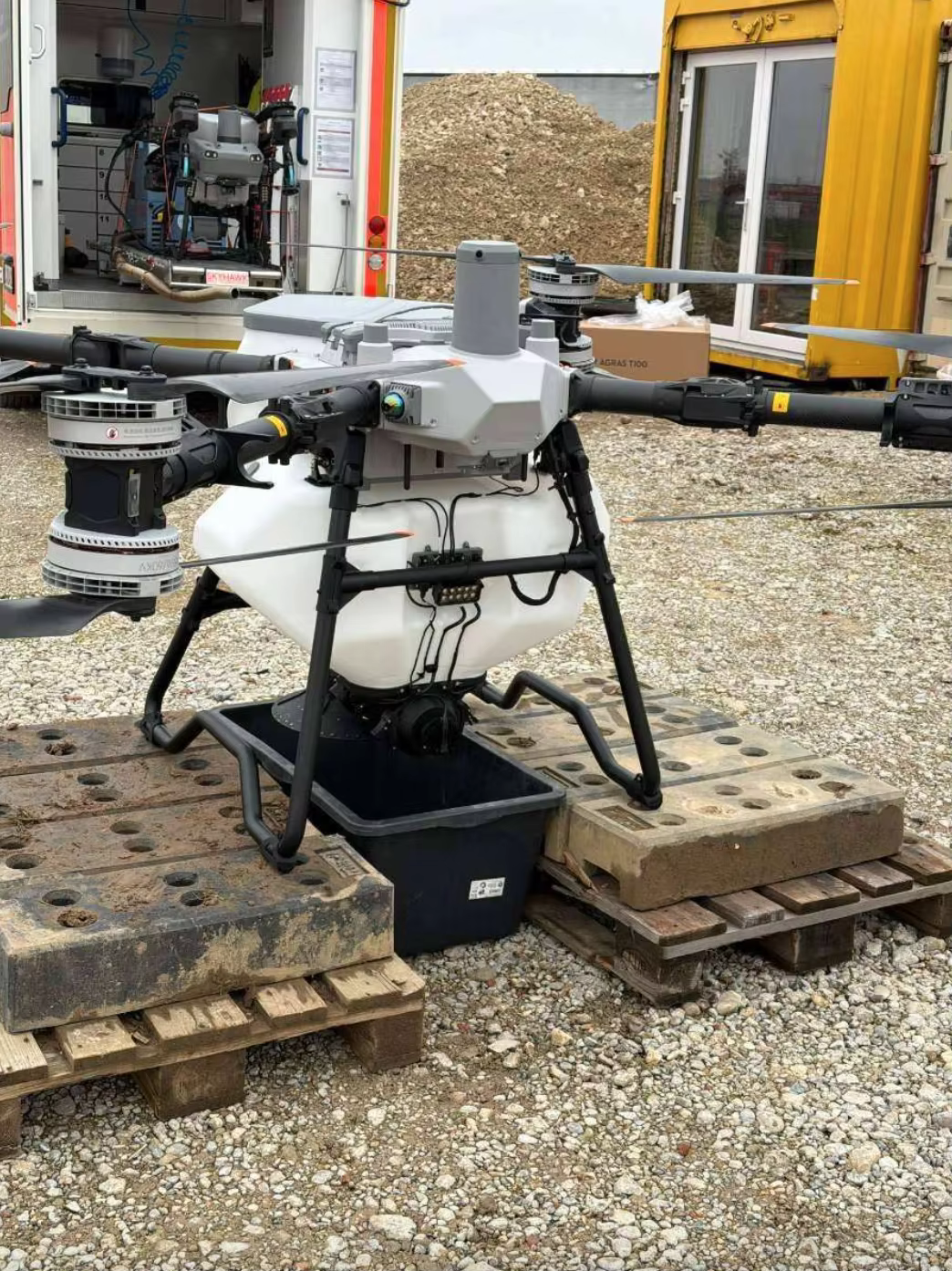 Pulvérisateur agricole AGRAS T100 avec pompe, haute productivité, utilisation agricole