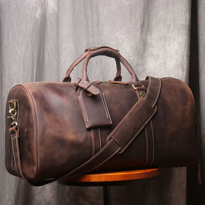 Sac de week-end en cuir vieilli artisanal - Sac de voyage rustique avec ferrures en laiton, sangles 