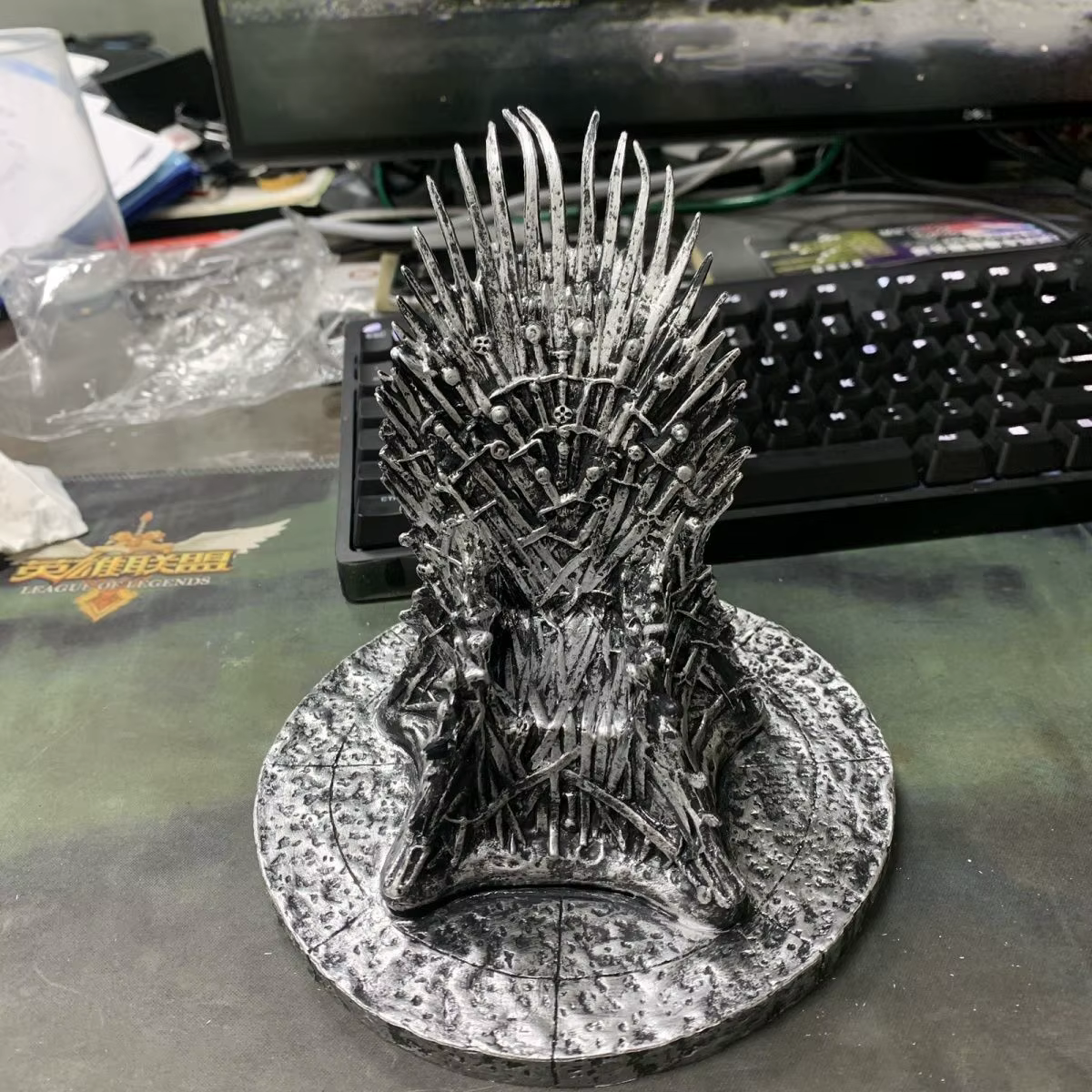 Statuette en PVC rétro du Trône de Fer de Game of Thrones, support pour téléphone, ornement cadeau e