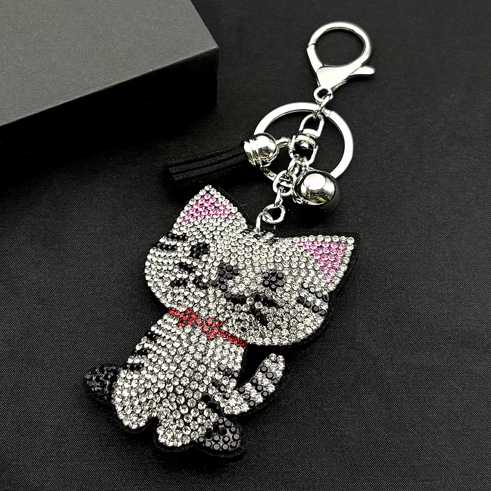 Porte-clés adorable chaton de dessin animé pour femmes et hommes, entièrement orné de cristaux, avec