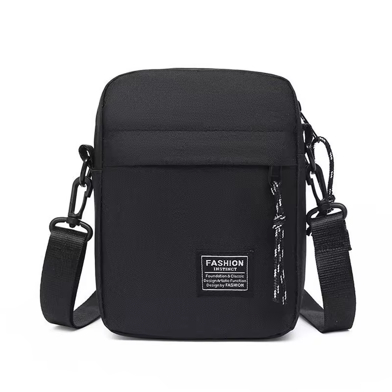 Sac pour hommes, disponible en conception d'épaule ou de bandoulière unique, adapté à un usage quoti