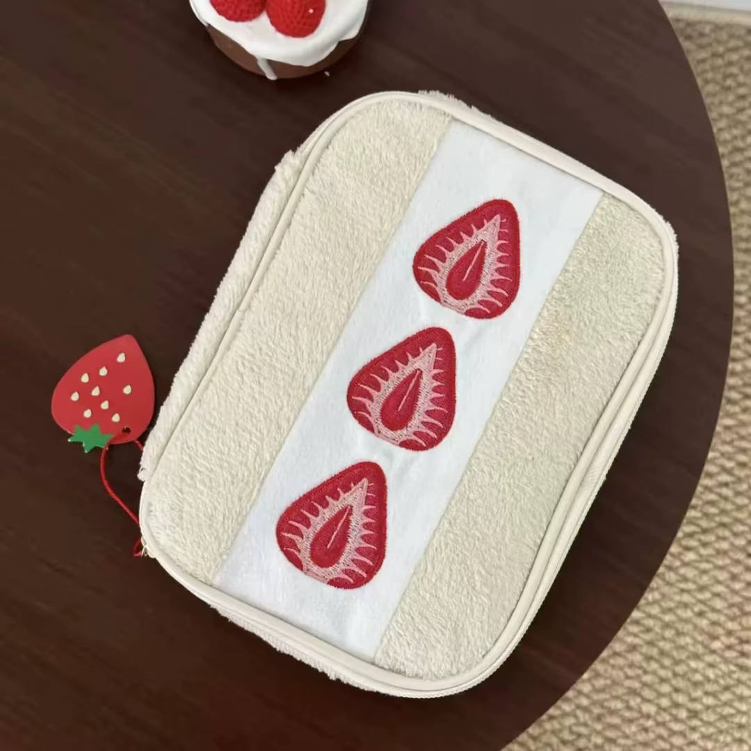 Trousse de maquillage Sandwich aux fraises, Portable, grande capacité, étui multifonctionnel en pelu