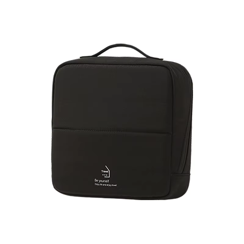 La trousse de maquillage structurée en Taslan est un accessoire de voyage indispensable pour la femm