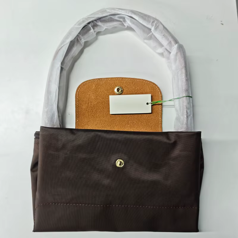 Sac hobo pliable classique en nylon, sac à main à bandoulière pour femmes avec design brodé