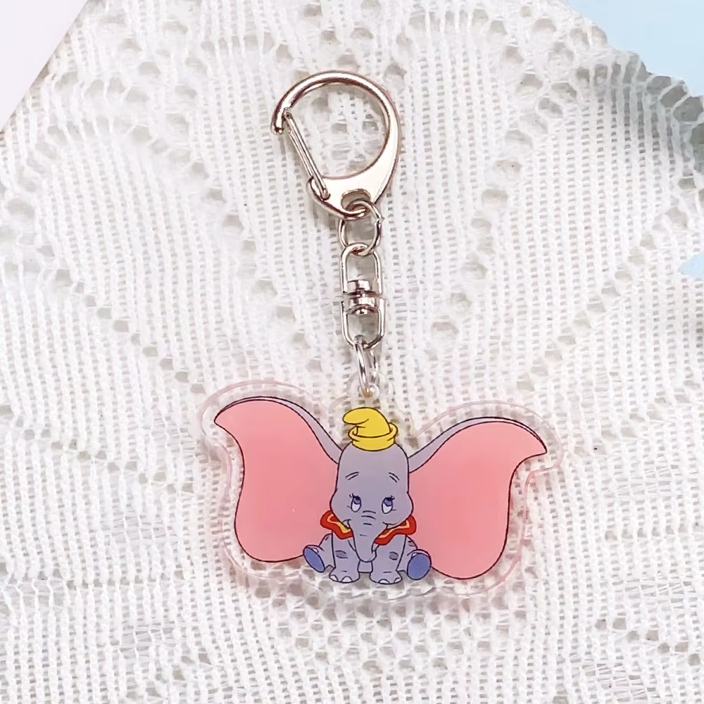 Porte-clés en acrylique Disney Dumbo, accessoires amusants, cadeaux pour amis, breloques pour sacs d