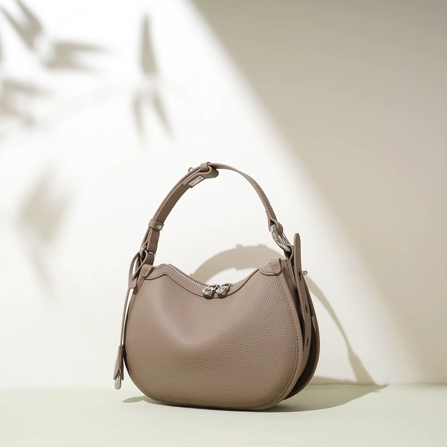 Sac à bandoulière en cuir de vachette première couche, nouveau design de niche 2026, sacoche souple 