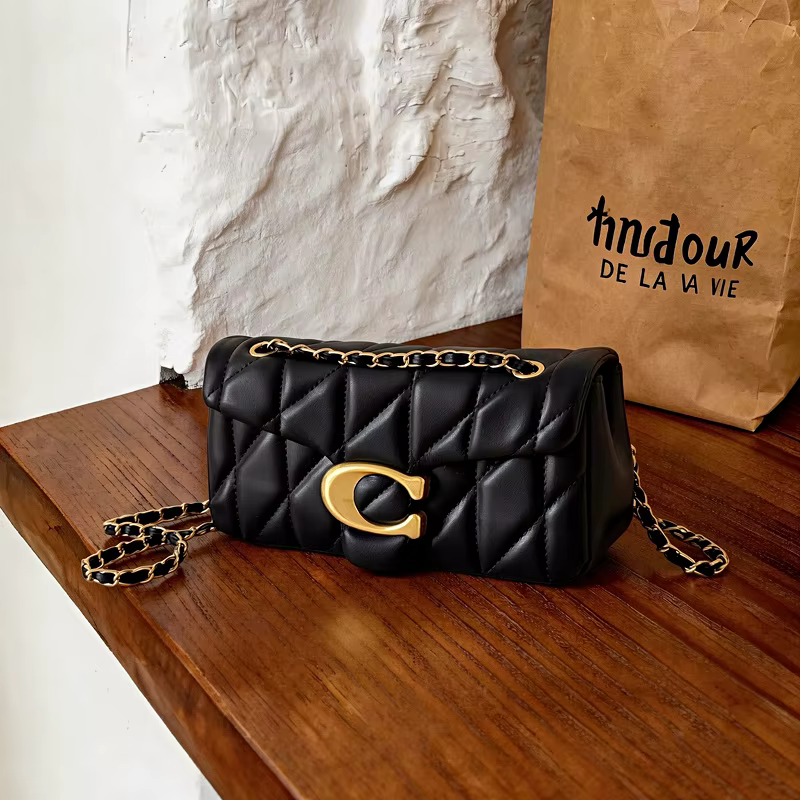 Sac à main bandoulière tendance de créateur parisien avec logo lettre unique pour femmes branchées