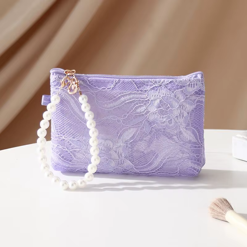 Pochette cosmétique en dentelle avec sangle de poignet en perles et design semi-transparent, idéale 