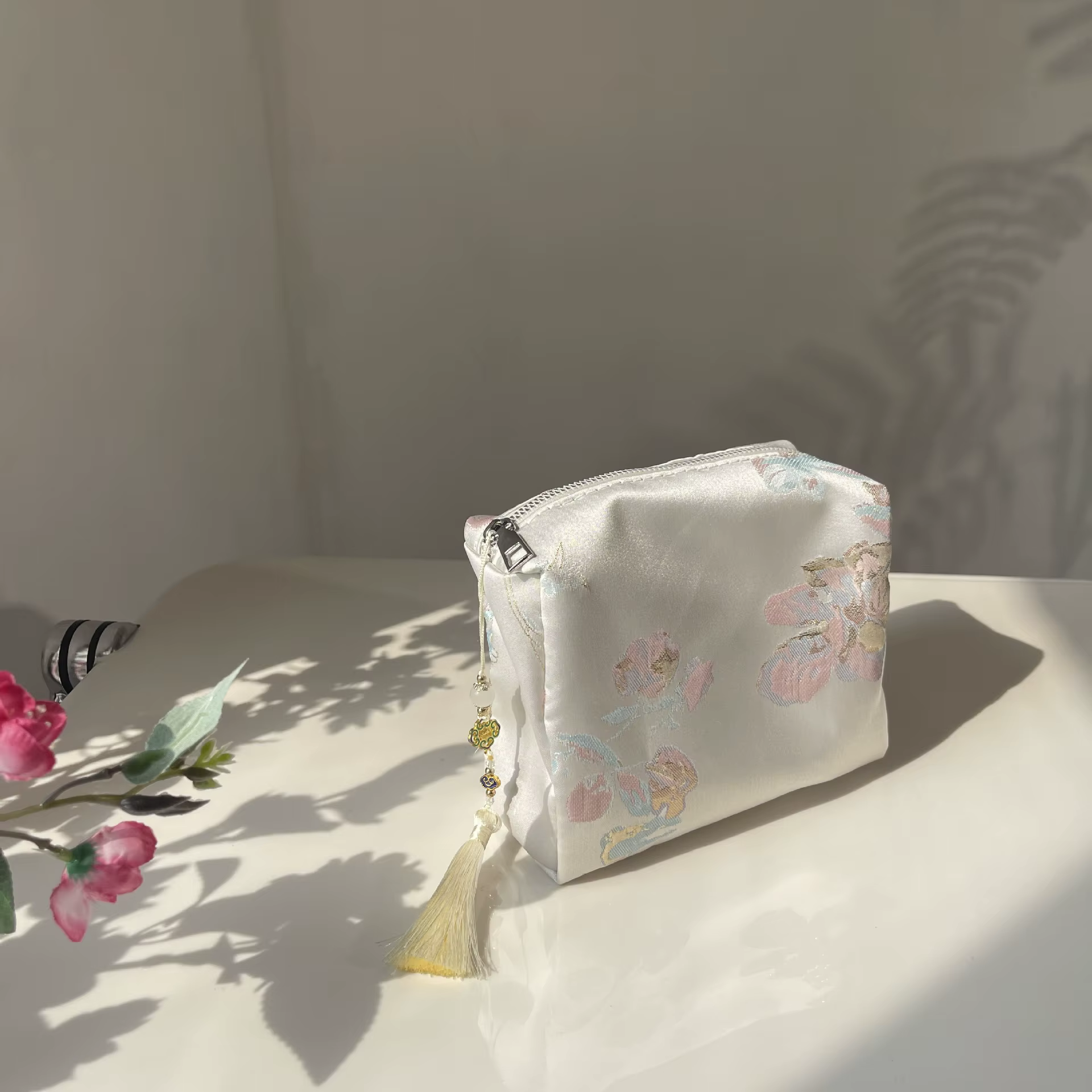 Sac à cosmétiques élégant à fleurs pour femmes, organiseur de maquillage de voyage, pochette à ferme