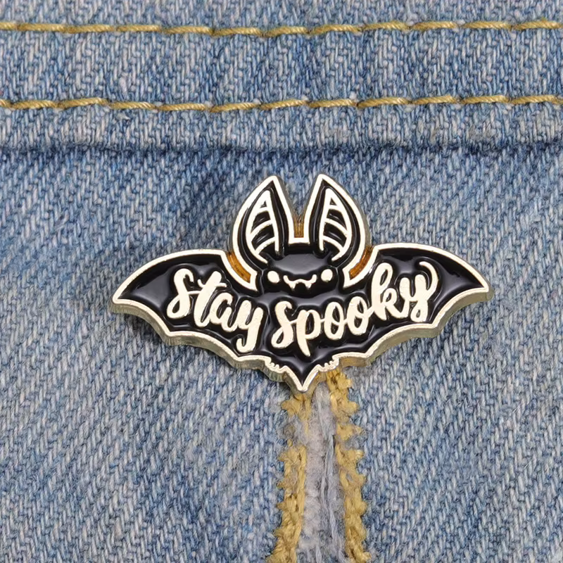 Accessoires rétro Halloween Horreur : Broche émaillée en alliage motif chauve-souris de la série ani