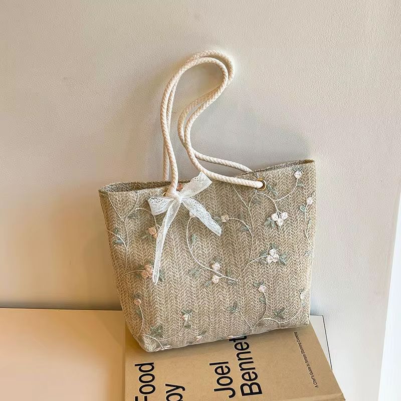 Sac fourre-tout en paille tressée avec broderie florale et détail nœud en dentelle, sac à bandoulièr