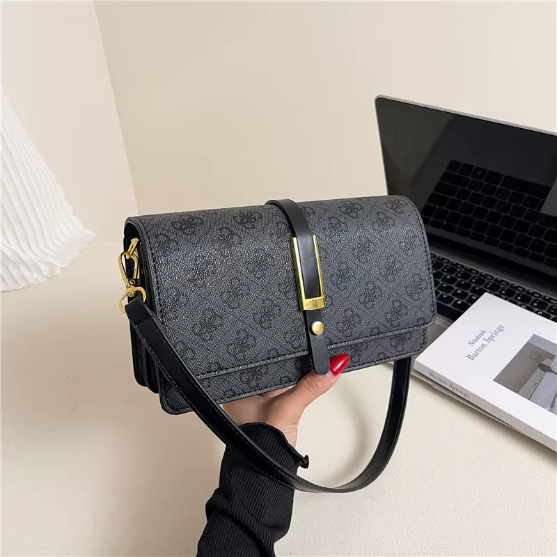 Sac carré texturé tendance pour femme, mini sac à bandoulière élégant avec chaîne, compact et stylé,