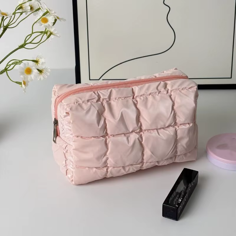 Pochette cosmétique matelassée avec un grand espace pour les voyages