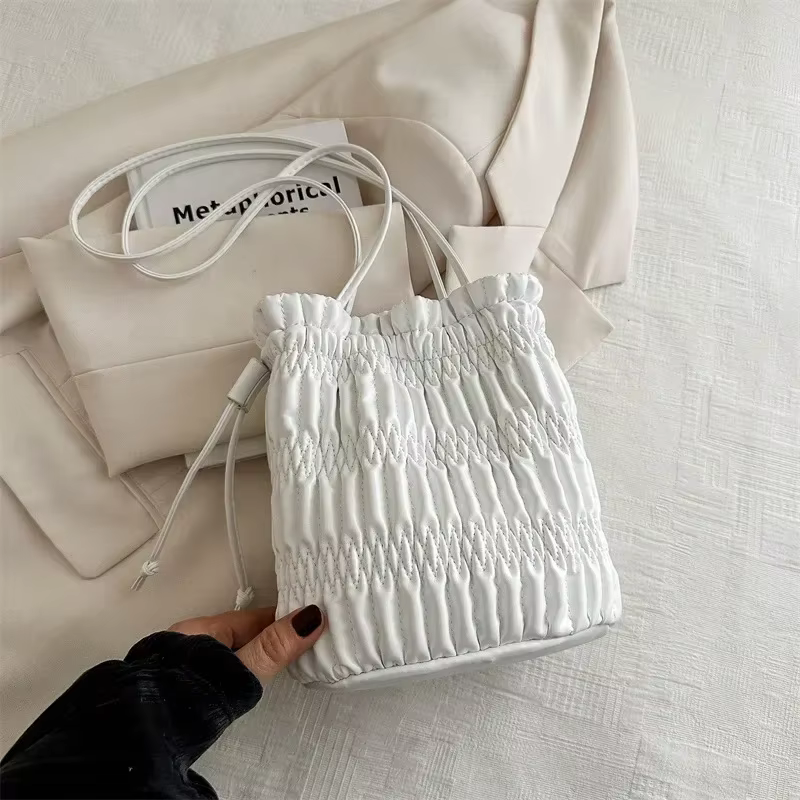 Sacs seau à bandoulière plissés argentés pour femmes, petits sacs à main de styliste en cuir PU soup