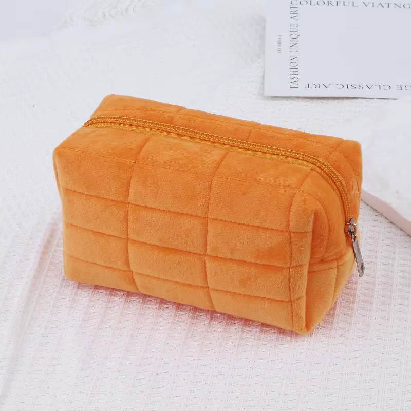Trousse de maquillage en peluche pour femmes, grand sac à cosmétiques doux à fermeture éclair, trous