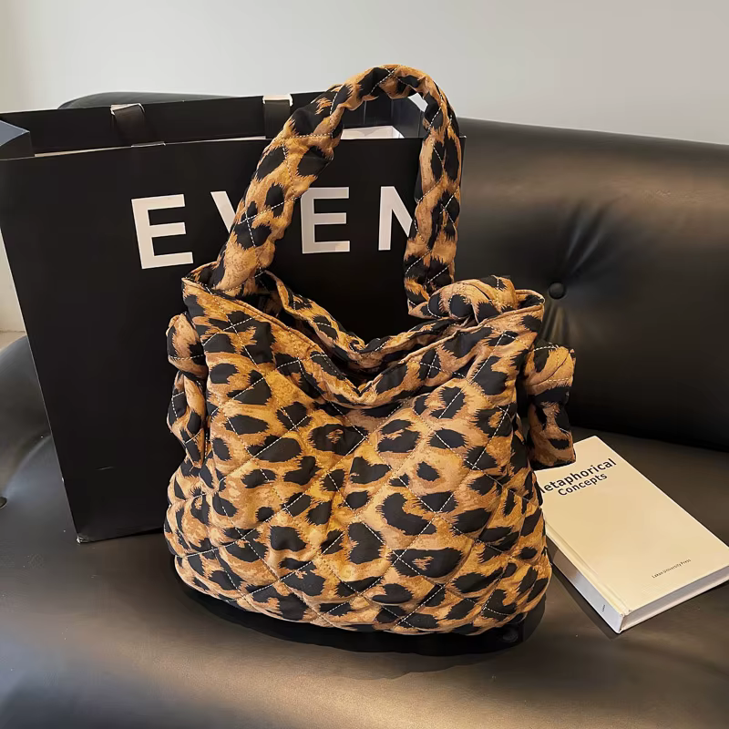 Sac à main en tissu imprimé léopard