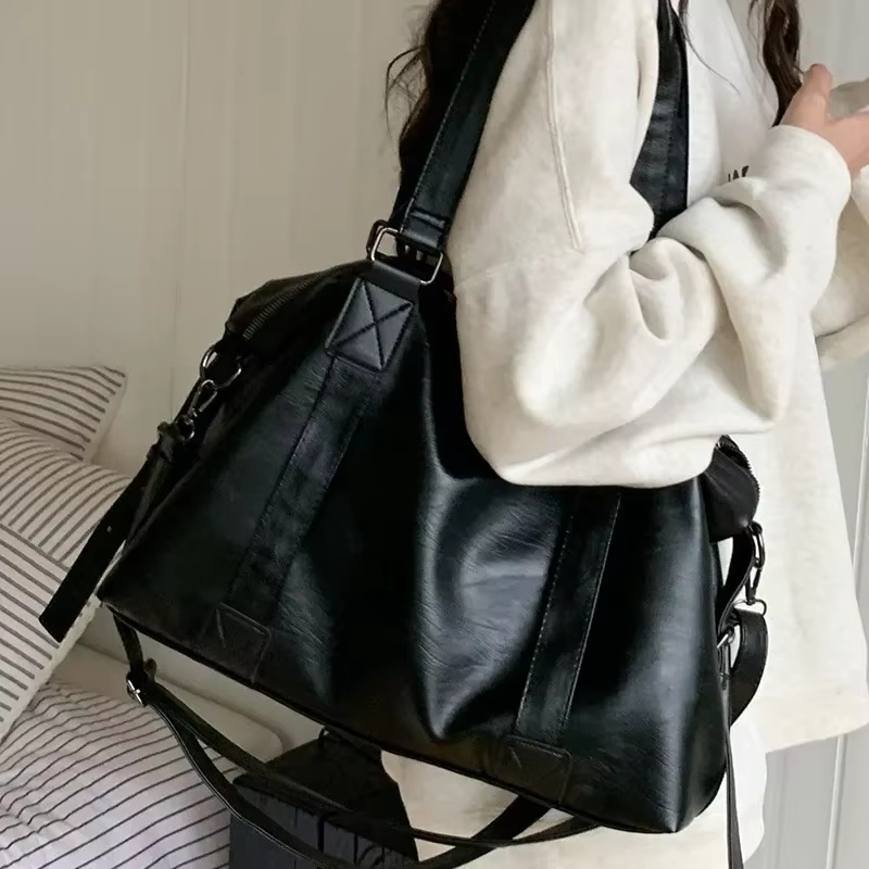 Grands sacs à bandoulière noirs pour femmes