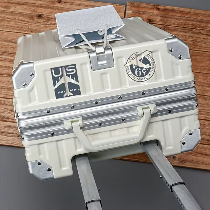 Valise à cadre en aluminium avec roues à frein et chargement USB